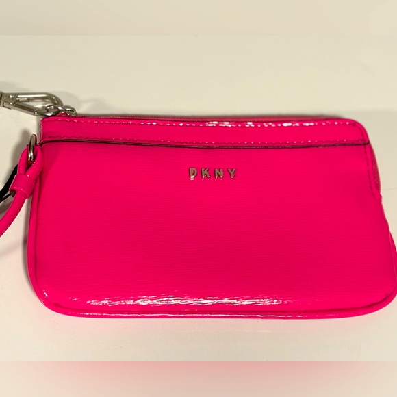 NWT| HOT PINK WRISTLET POUCH BAG - Picture 1 of 4